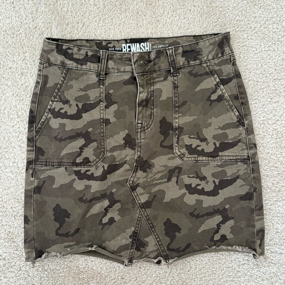 CAMO CAMOUFLAGE GREEN MINI SKIRT REWASH KOHLS COMFORT STRETCH SIZE 1 (25IN)